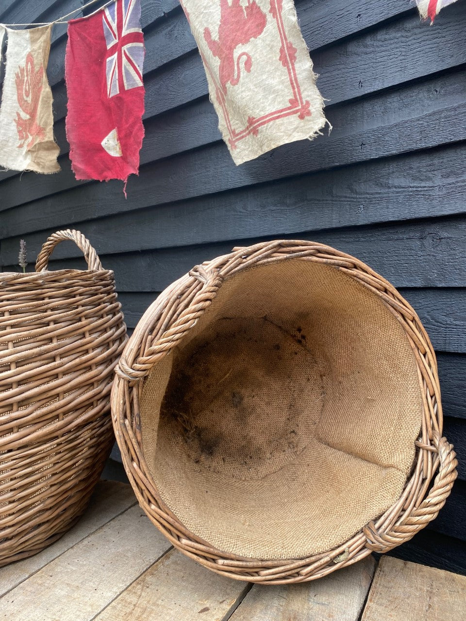 Vintage - Hessian-lined round baskets with handles