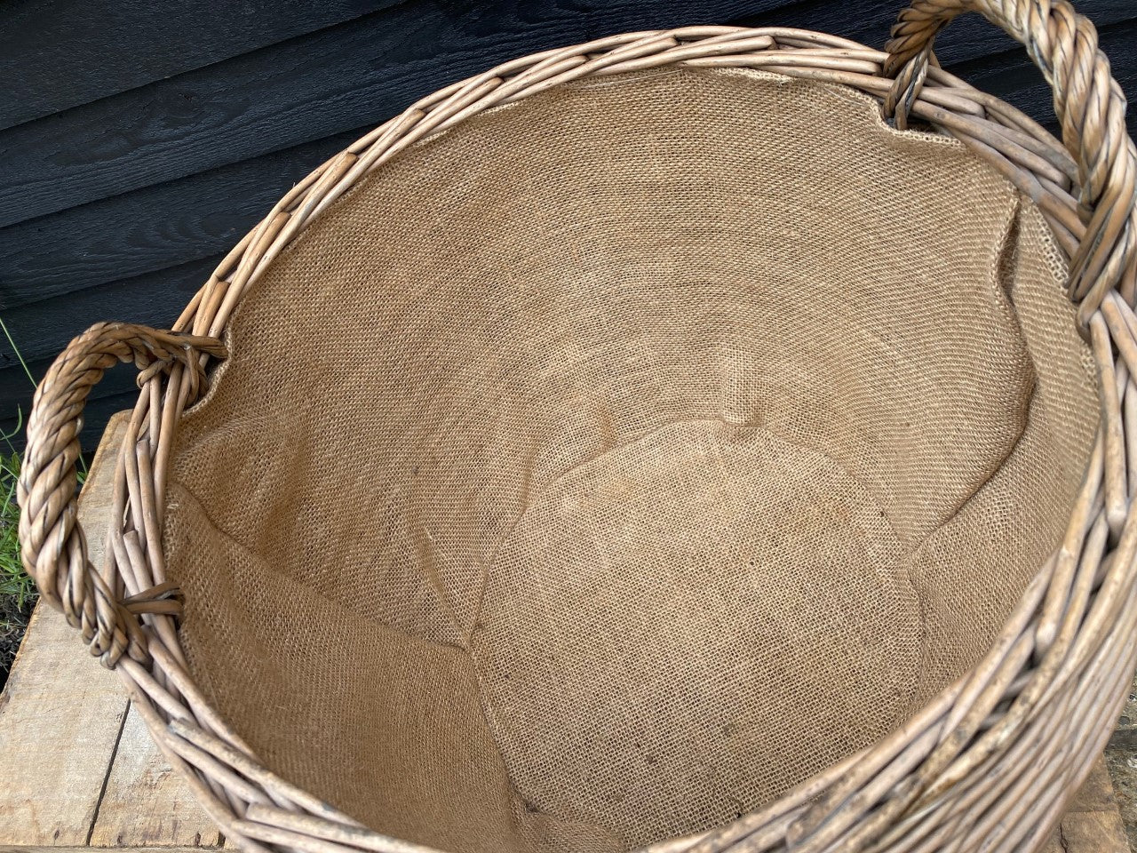 Vintage - Hessian-lined round baskets with handles