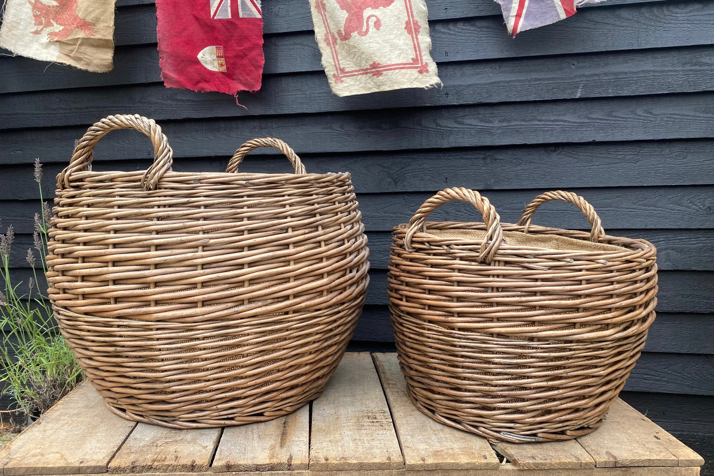 Vintage - Hessian-lined round baskets with handles